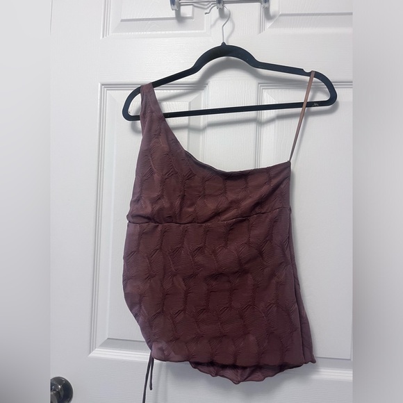 UO Remy Asymmetric One Shoulder Ruched Crop Top - Picture 7 of 8